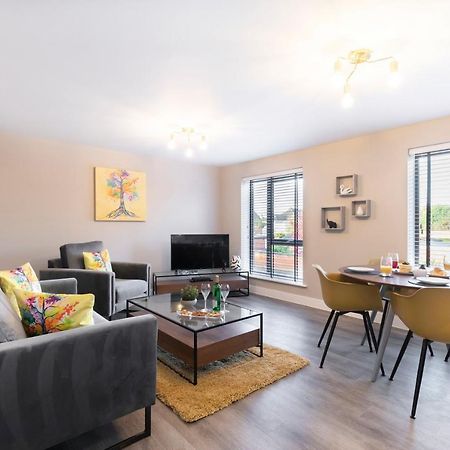 Elliot Oliver - Luxurious Two Bedroom Apartment With Parking Глостер Экстерьер фото