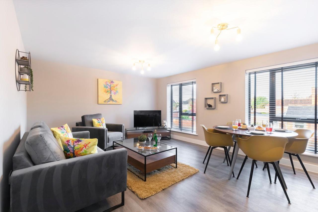 Elliot Oliver - Luxurious Two Bedroom Apartment With Parking Глостер Экстерьер фото