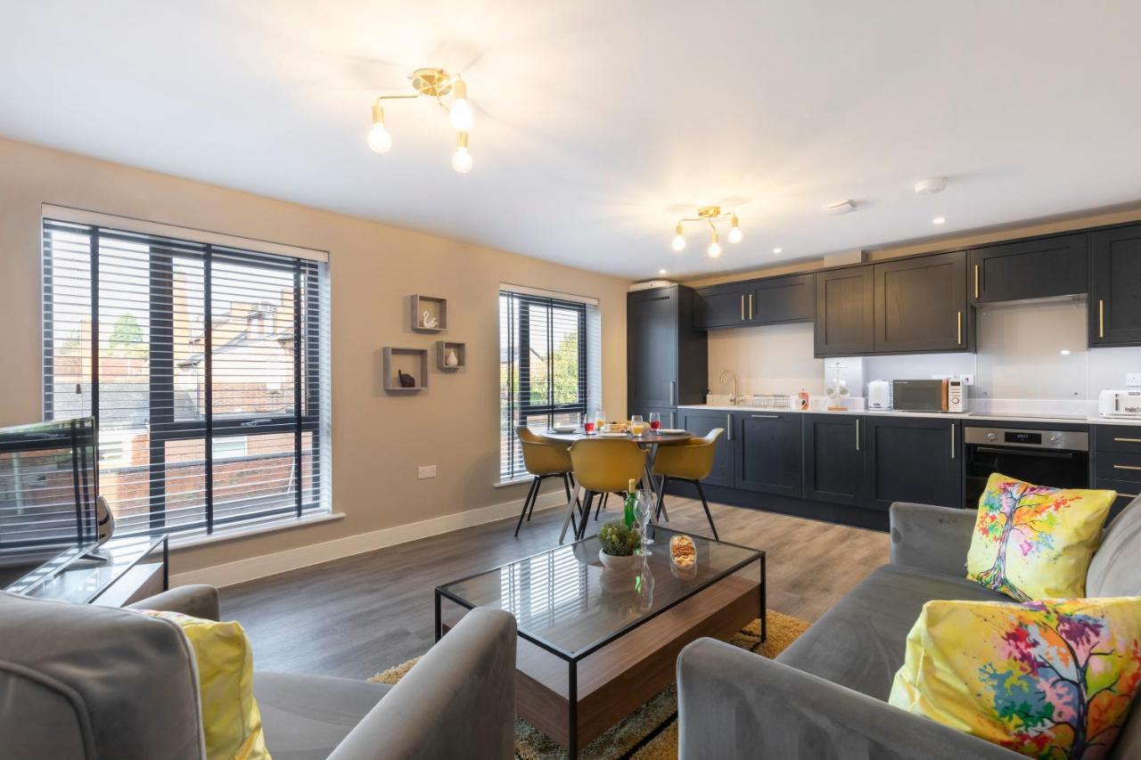 Elliot Oliver - Luxurious Two Bedroom Apartment With Parking Глостер Экстерьер фото