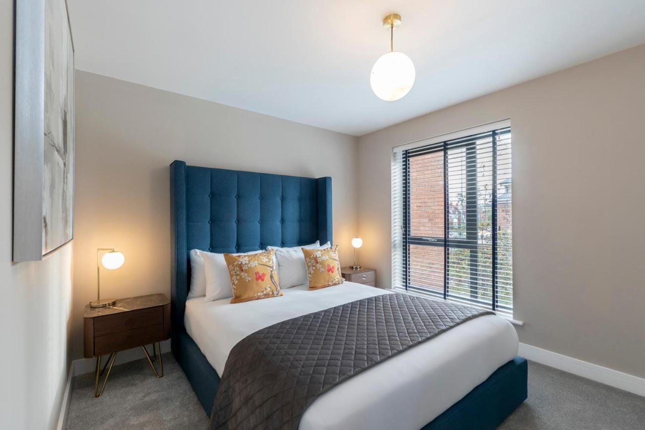 Elliot Oliver - Luxurious Two Bedroom Apartment With Parking Глостер Экстерьер фото