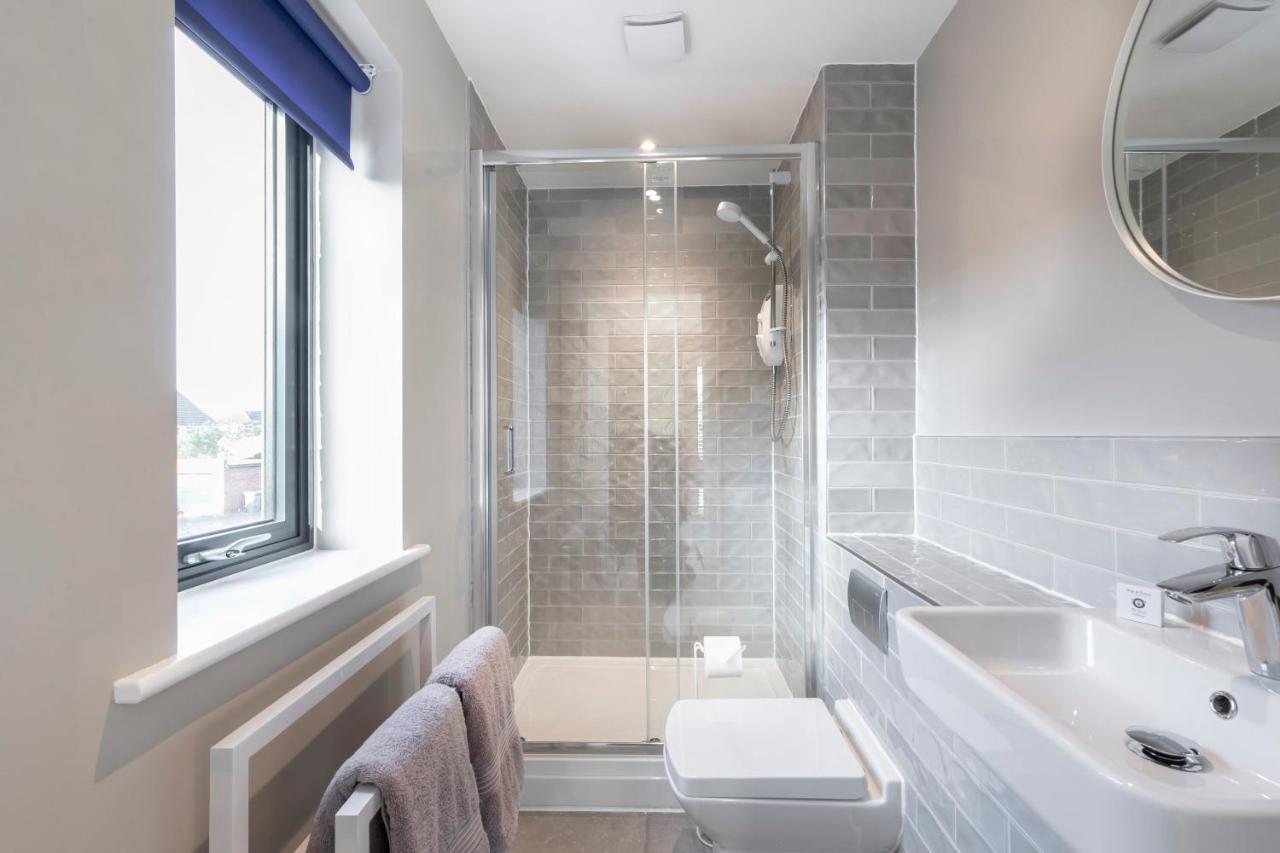 Elliot Oliver - Luxurious Two Bedroom Apartment With Parking Глостер Экстерьер фото