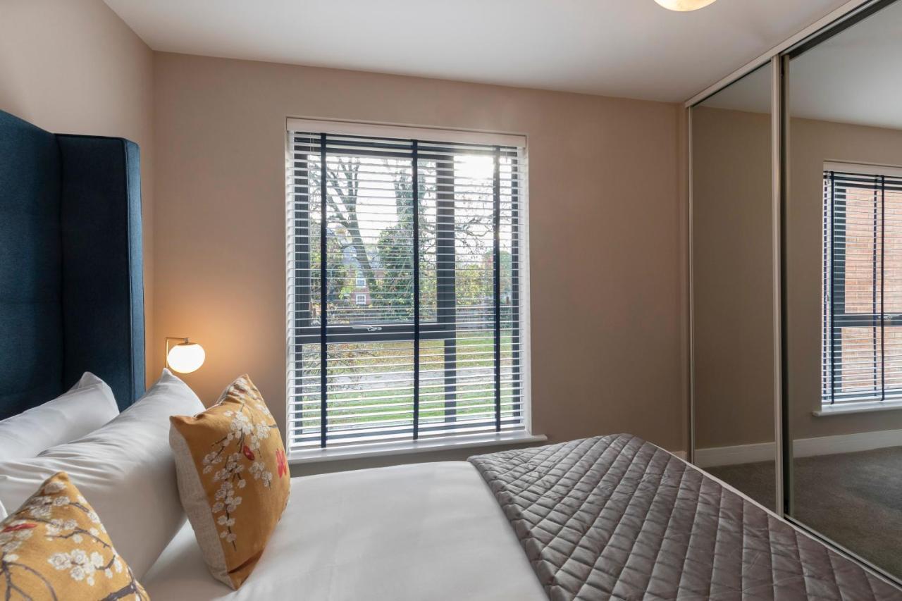 Elliot Oliver - Luxurious Two Bedroom Apartment With Parking Глостер Экстерьер фото
