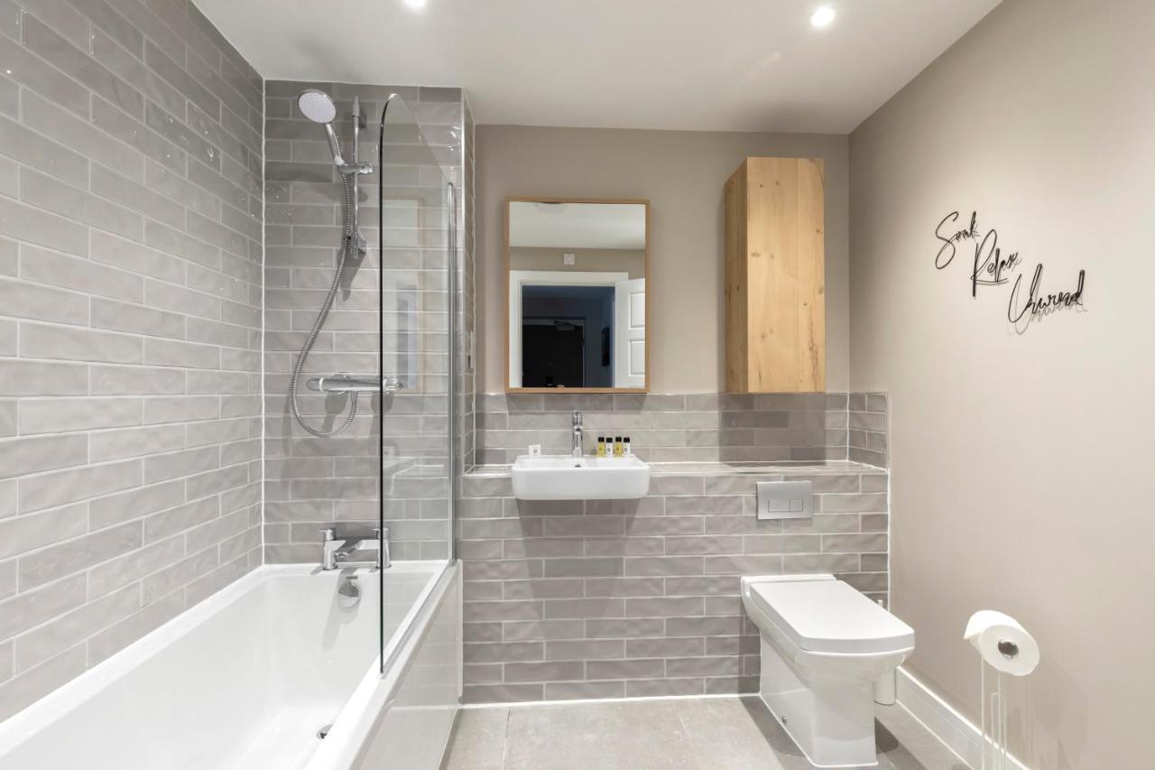 Elliot Oliver - Luxurious Two Bedroom Apartment With Parking Глостер Экстерьер фото