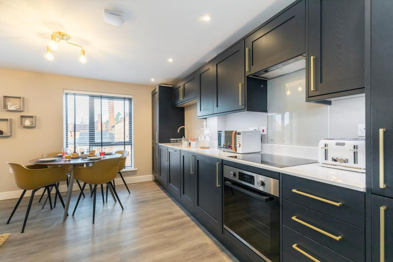 Elliot Oliver - Luxurious Two Bedroom Apartment With Parking Глостер Экстерьер фото
